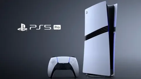 PS5 Pro 콘솔 (749달러)